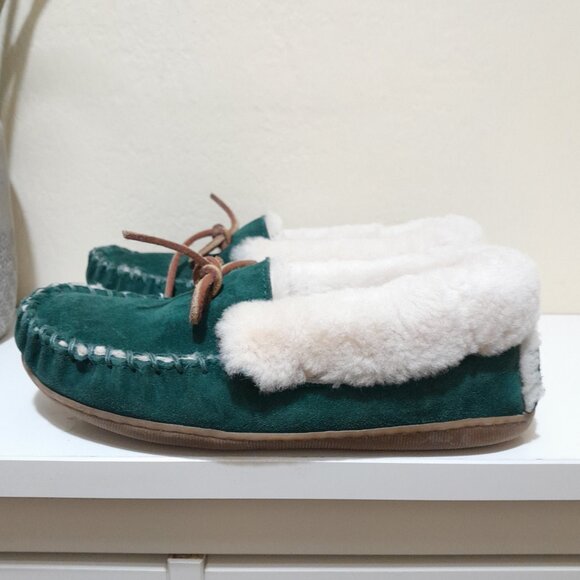 L.L. Bean Shoes - Lamb Fur Lined Leather  L.L Bean Womens Wicked Good Moccassins Sz 6M Green Cream
